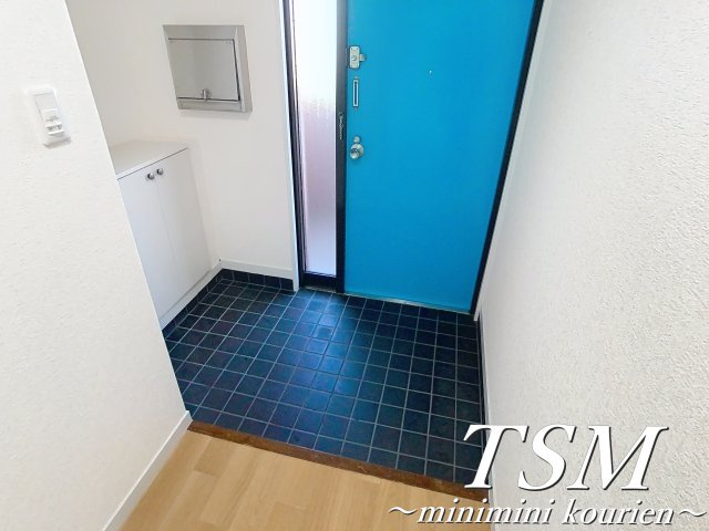 第２メゾン香里の玄関|洗濯機置き場