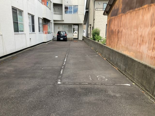 ウエストベルセルの駐車場