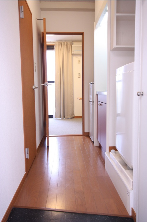 レオパレスＷ　Ｋハイツの玄関