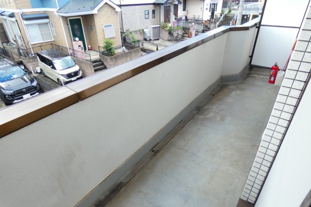 【バルコニー】 | 南西向きで日当たりも良好です。