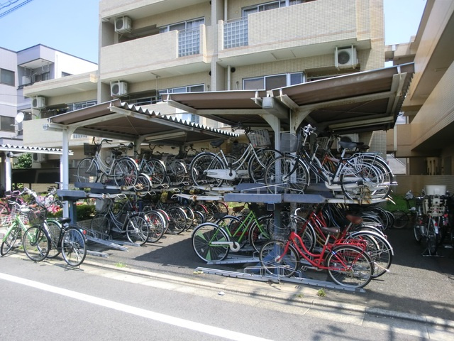 テラスハウス吉田のその他共用部分|立体式駐輪場。