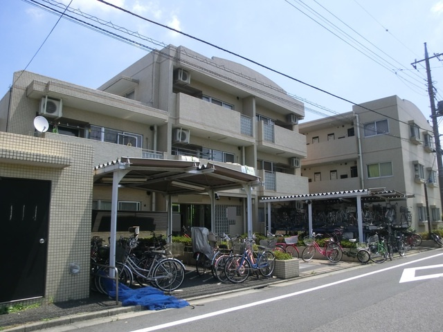 テラスハウス吉田の外観|エントランス側の外観です。