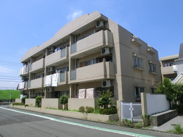 テラスハウス吉田の外観|日当たりの良い鉄筋コンクリートマンションです。