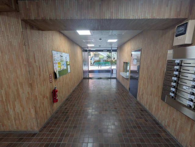 モナークマンション方南町のエントランス