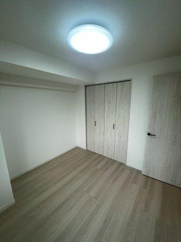 ワコーレロイヤルヒルズ横浜蒔田の洋室|個人の部屋や寝室として使える洋室です