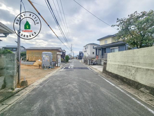 福津市西福間3丁目第7-2棟（1号棟）の前面道路含む現地写真|前面道路です。

