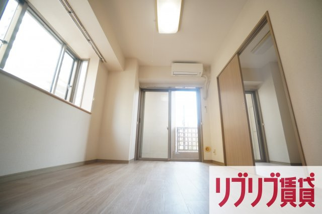 勝山ビルの洋室