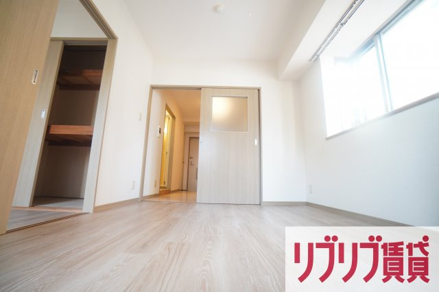 勝山ビルの洋室