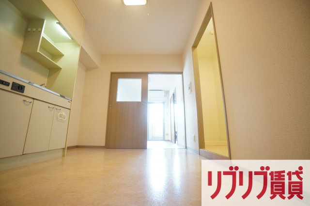 勝山ビルの居間・リビング