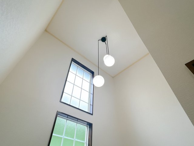 都城市都島町の中古一戸建のその他|玄関吹き抜け