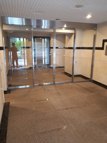 エコロジー白山レジデンスのエントランス