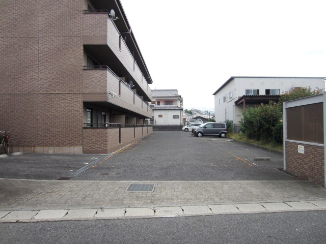 【駐車場】