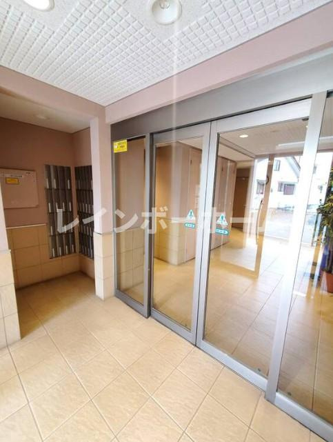 ドミール上福岡のエントランス