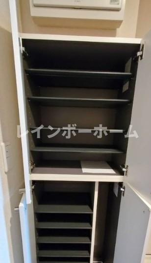 ドミール上福岡の玄関