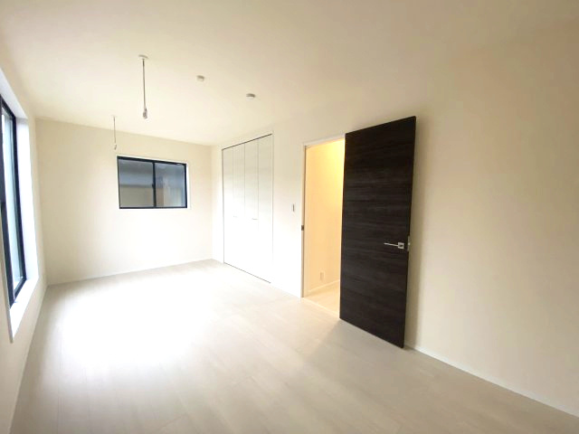 大明丘1丁目　新築戸建ての洋室