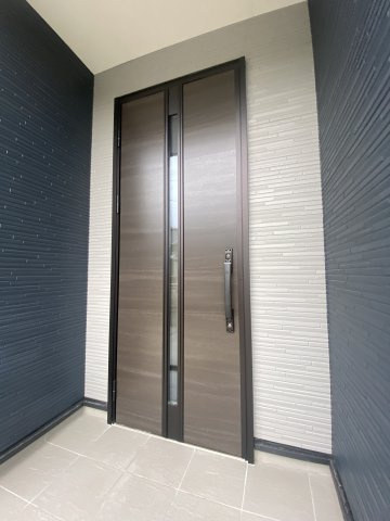 大明丘1丁目　新築戸建ての玄関