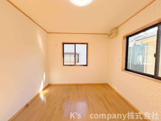 ●茅ヶ崎市高田4丁目　中古戸建の洋室|洋室◇2面採光で明るいお部屋です◇