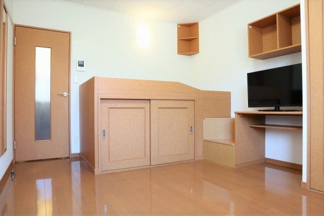 レオパレス西山の居間・リビング