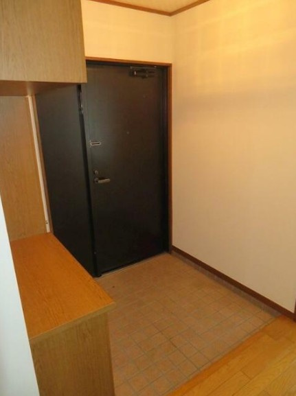 ハウスポート都立家政ビルの玄関