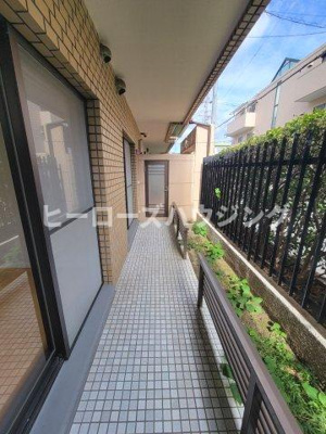 【バルコニー】 | ロイヤル豊中玉井町 | 洋室側テラス・お庭でございます！