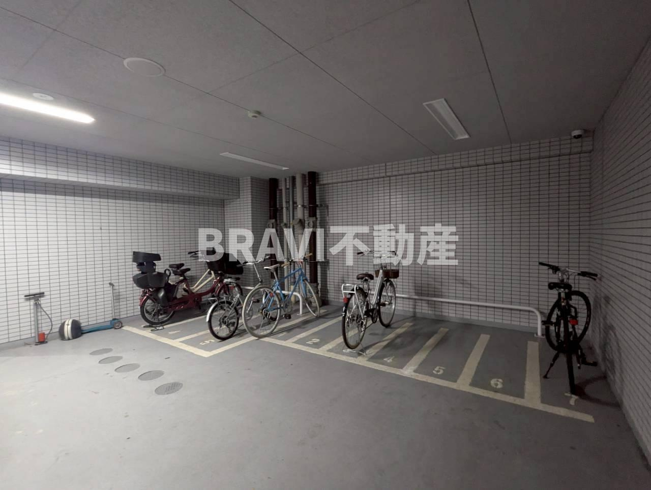 レジェンドール大阪天満G-レジデンス BRAVI不動産の駐車場