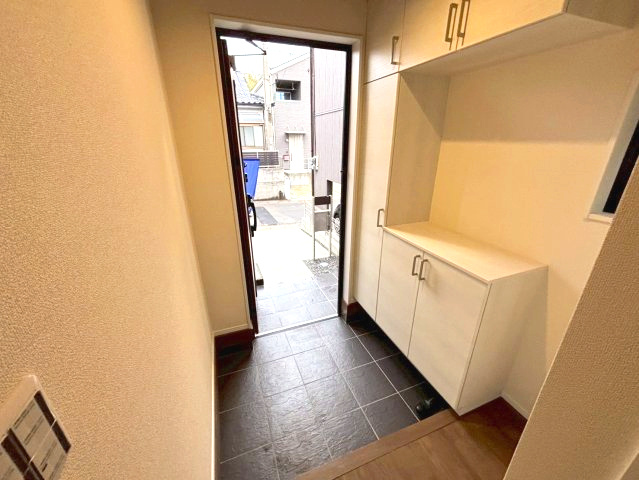 大明丘1丁目　新築戸建ての玄関