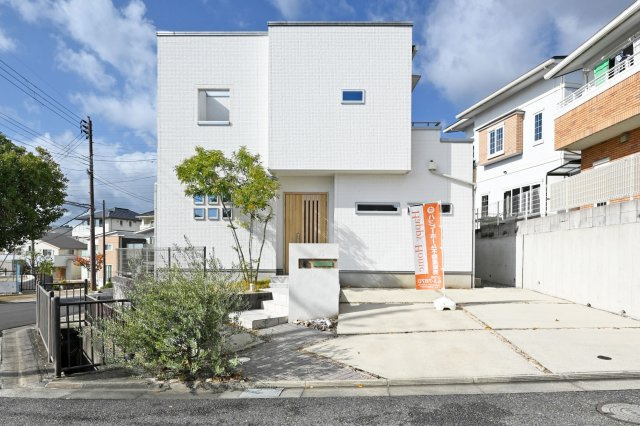 宝塚市山手台東5丁目中古戸建│3LDK+並列駐車2台可