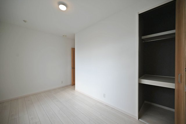 宝塚市山手台東5丁目中古戸建│3LDK+並列駐車2台可の洋室|-洋室6.1帖(1F)-