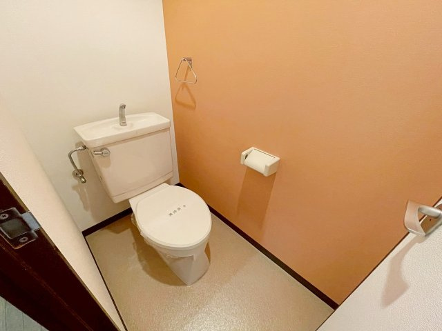 匠のトイレ|落ち着いた色調のトイレです