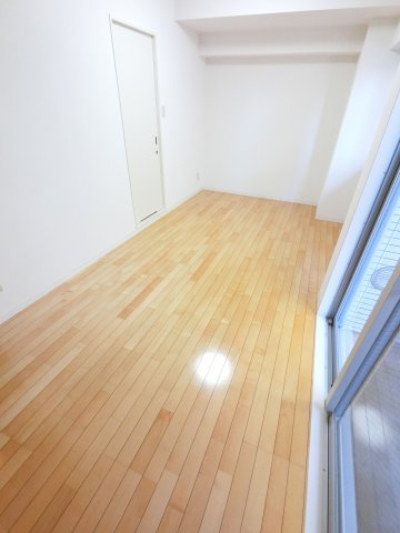 リエス千葉新宿の洋室