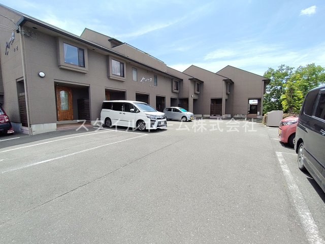 セザンヌ牟呂の駐車場