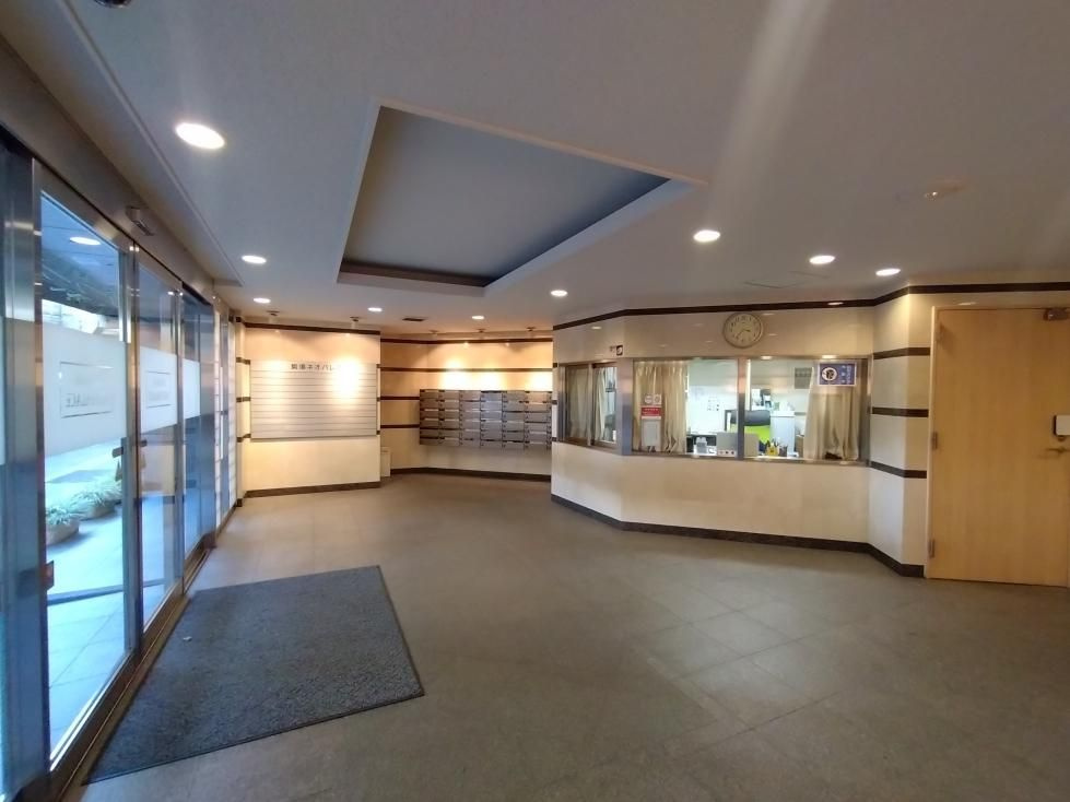 駒場ネオパレスのエントランス