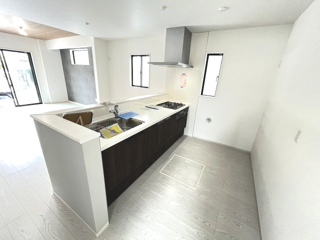 【キッチン】 | 福岡市東区香椎駅東1丁目3期　1号棟（全1棟）【仲介手数料無料・0円】 | 施工例。施工例は完成時と異なる場合があります。
