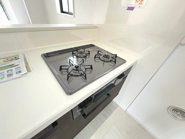 【キッチン】 | 福岡市東区香椎駅東1丁目3期　1号棟（全1棟）【仲介手数料無料・0円】 | 施工例。施工例は完成時と異なる場合があります。