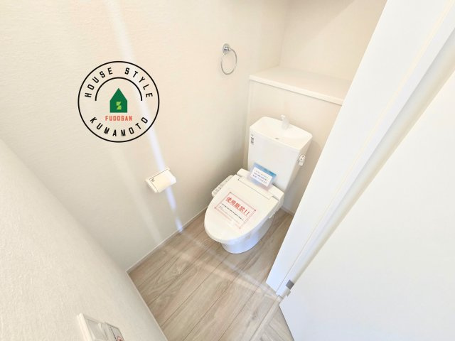 熊本市北区楠1丁目第3₋2棟(1号棟)のトイレ|温水洗浄便座を完備しております。2ヶ所にトイレがあるのは朝の慌ただしい時間も安心です。