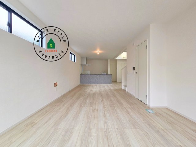 熊本市北区楠1丁目第3₋2棟(1号棟)の居間・リビング|キッチンからリビングをしっかり確認できます。家族の笑顔があふれる空間になりそうですね。