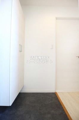 【玄関】 | レジデンスコート豊中庄内 | 住まいの顔ともなる玄関