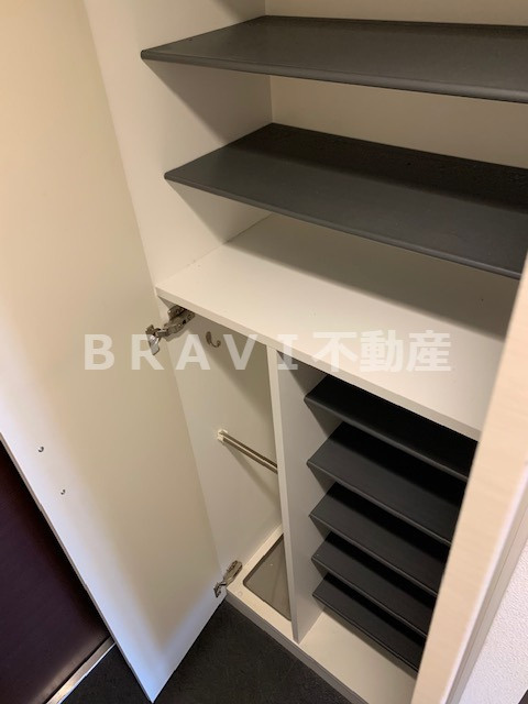 アドバンス大阪城レガーレ　BRAVI不動産の玄関|【アドバンス大阪城レガーレ】シューズボックス