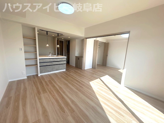 【居間・リビング】の画像