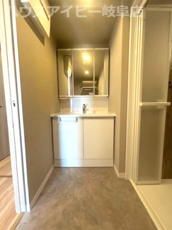 【独立洗面台】 | ネオステージ野一色4階部分！素敵にリフォーム完成です♪マックスバリューまで徒歩3分！ | ネオステージ野一色4階部分！素敵にリフォーム完成です♪マックスバリューまで徒歩3分！