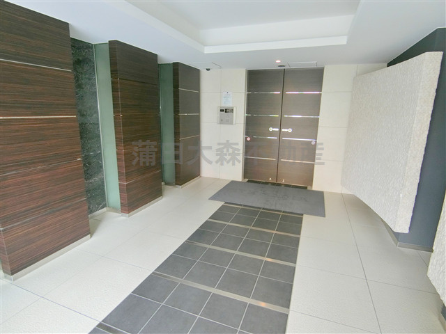 レジディア蒲田Ⅴのエントランス|防犯カメラTVモニター付オートロック宅配BOXメールBOX管理人室　エントランス