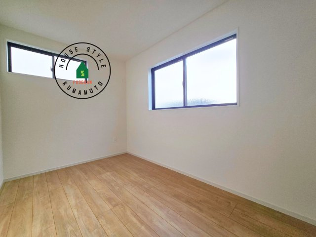 熊本市北区楠1丁目第3₋2棟(2号棟)の洋室|採光良好な洋室は全居室、複層ガラスの遮熱効果と断熱効果で、一年中快適に過ごせます。