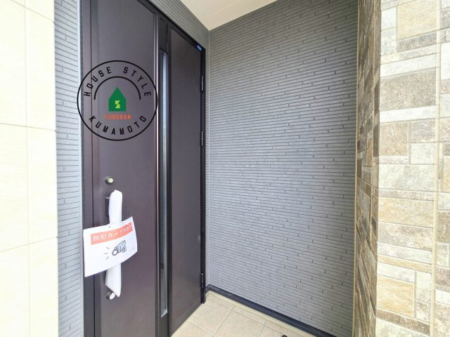 熊本市北区楠1丁目第3₋2棟(2号棟)の玄関|おでかけの時も帰った時も、「我が家」を最初に感じでもらえる素敵な空間に。