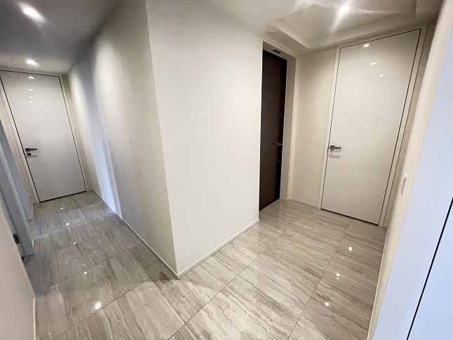 港区虎ノ門４丁目の賃貸マンションの玄関