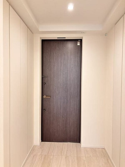 港区虎ノ門４丁目の賃貸マンションの玄関