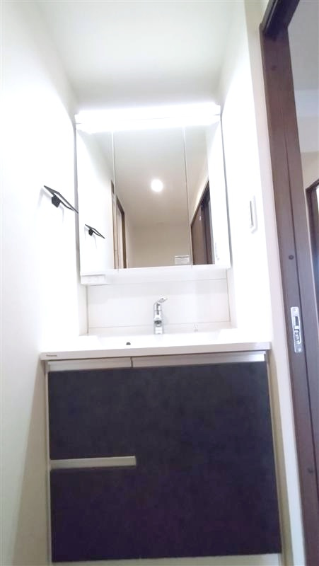 アークハイム東戸塚の独立洗面台|独立洗面台あり、毎朝おしゃれに忙しい女性の方におすすめです