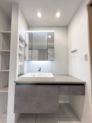 ルネ戸塚弥生台の独立洗面台|朝の支度にも助かる、独立の洗髪洗面化粧台