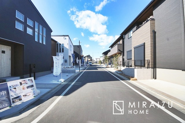 【前面道路含む現地写真】 | 日当たりの良いお家は嬉しいですよね。それぞれ価値観が分かれる箇所です、実際に内覧して日当たりの心地よさをご体感下さいね♪