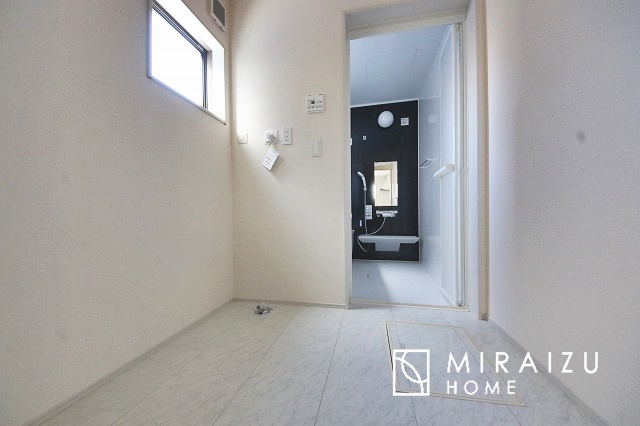 【洗面所】 | 暮らしやすさを考えたプランで快適な現地ロケーションを実現。安らぎに満たされる、ゆとりのある日々を過ごせます♪