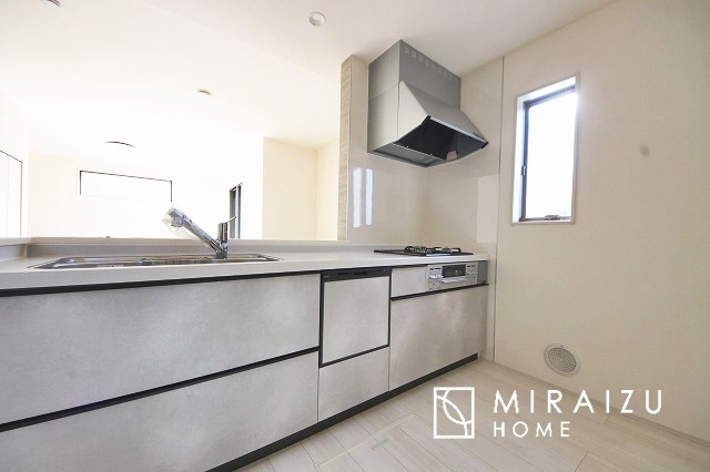 【外観】 | 日当たりの良いお家は嬉しいですよね。それぞれ価値観が分かれる箇所です、実際に内覧して日当たりの心地よさをご体感下さいね♪